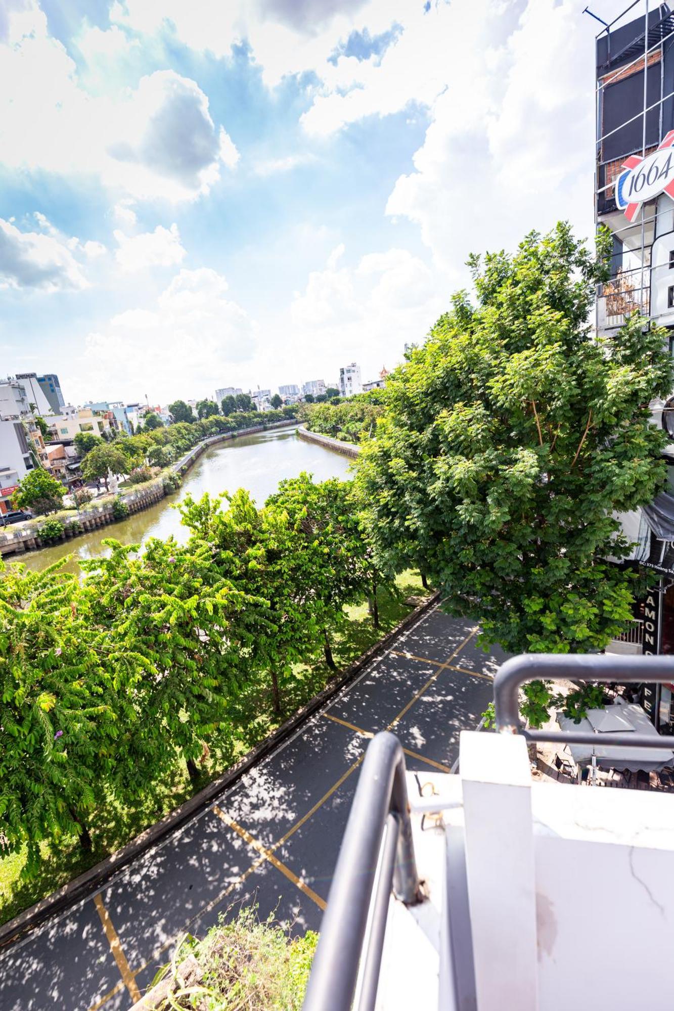 Cozy Riverview Of Livinginn ホーチミン市 エクステリア 写真