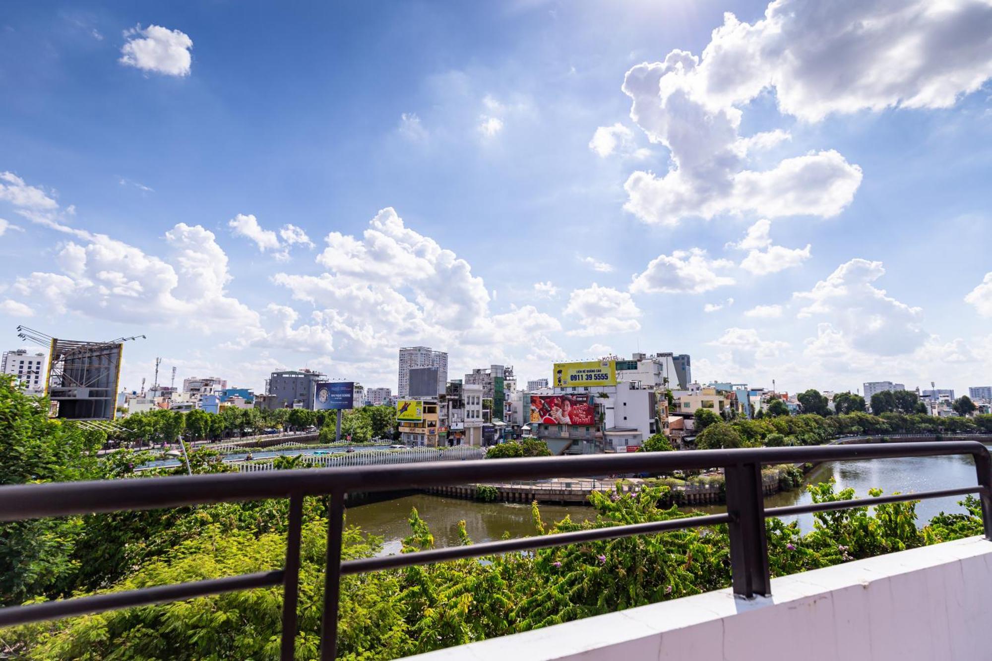 Cozy Riverview Of Livinginn ホーチミン市 エクステリア 写真